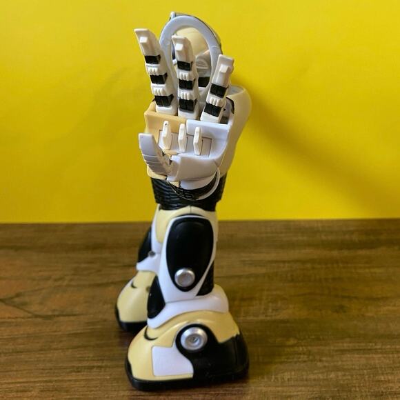 2005 Robosapien V2 Mini Robot FOR PARTS ONLY - Picture 4 of 7